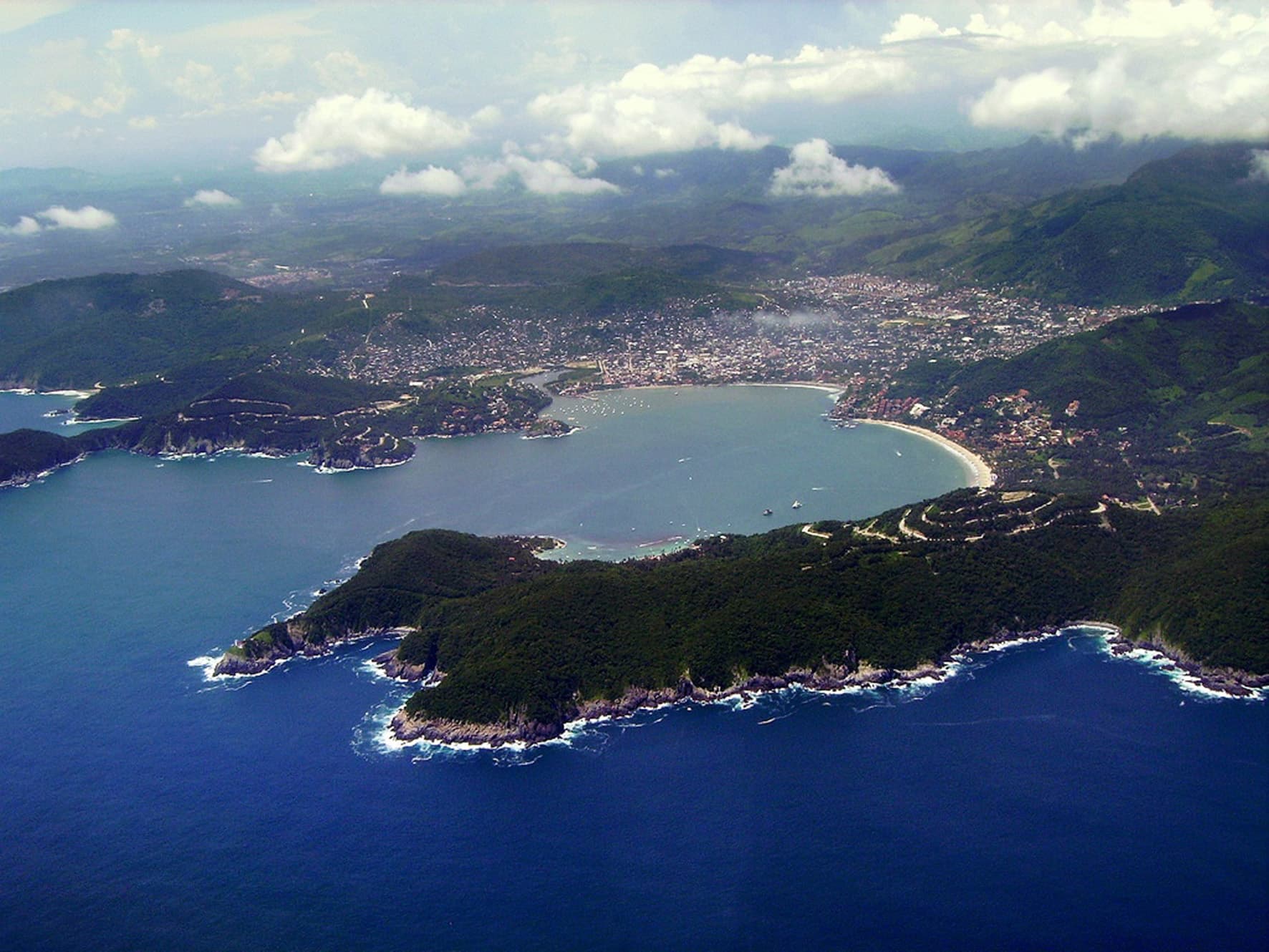 Explora zonas arqueológicas y ruinas en Zihuatanejo de Azueta